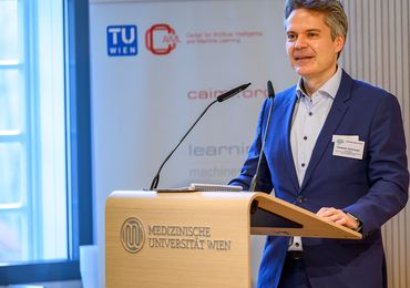 Clemens Heitzinger giving his welcome address — Picture: MedUni Wien / Marko Kovic